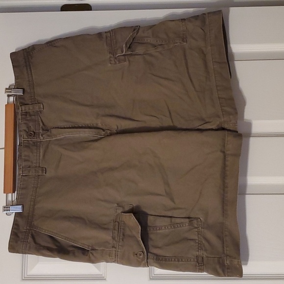 Izod shorts men's size 42 brown cargo shorts worn Summer - Picture 1 of 16